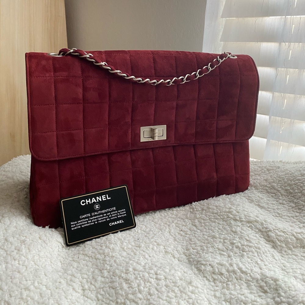 SOLD‼️ Chanel Burgundy Suede Choco Bar Bag